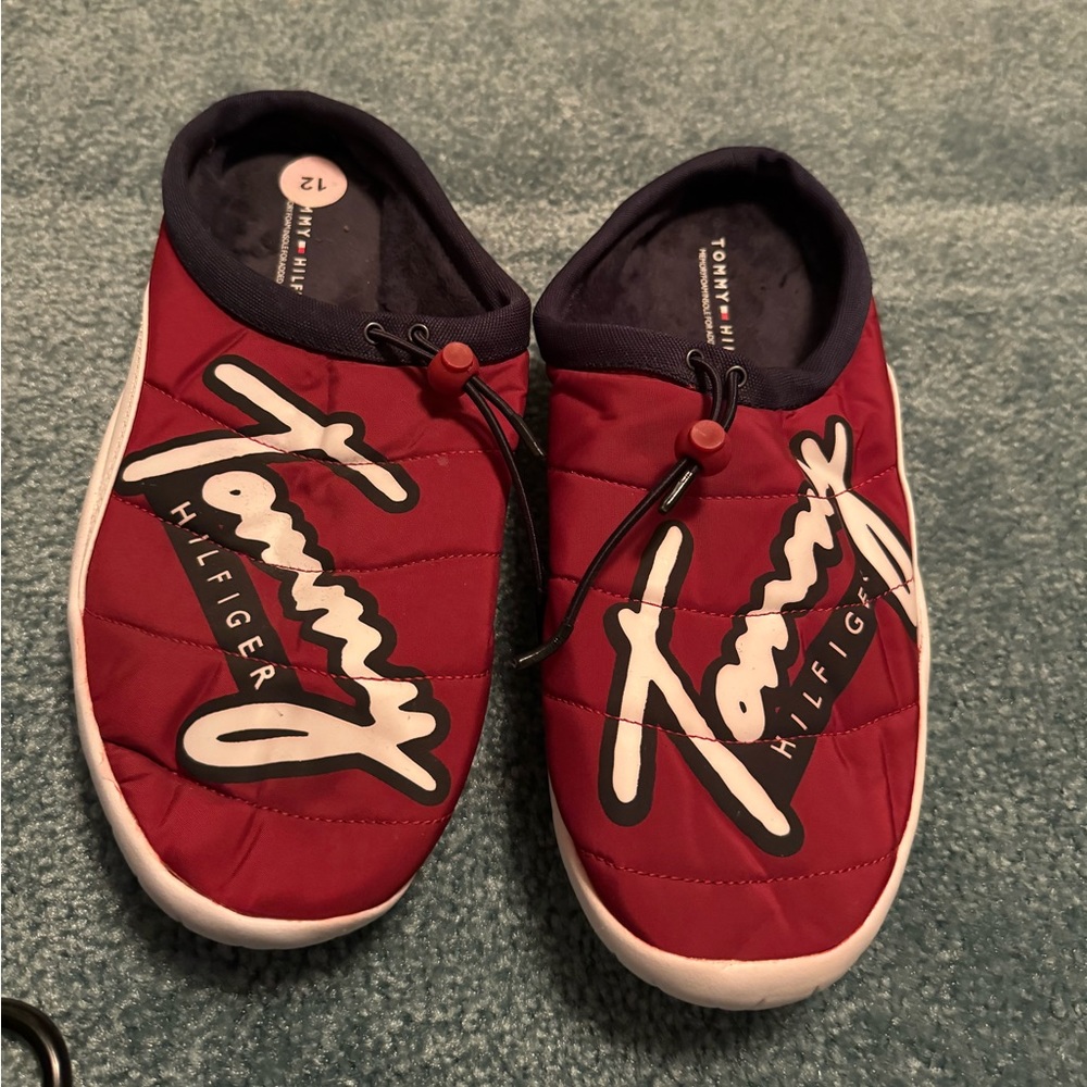 Tommy slippers